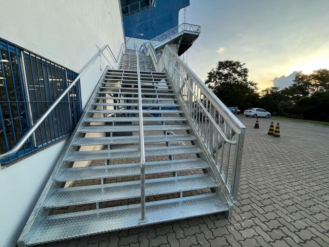 Escada Ginásio Esportivo — foto 2